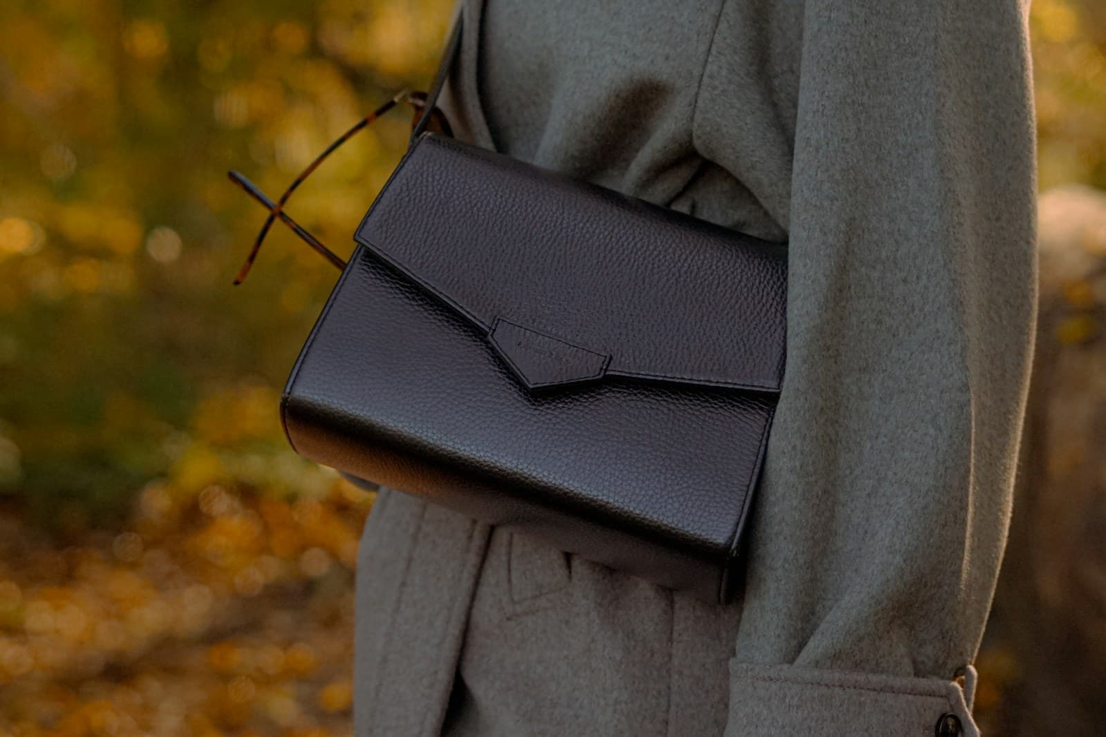 A structured flap bag in fine pressed-grain leather that holds its shape